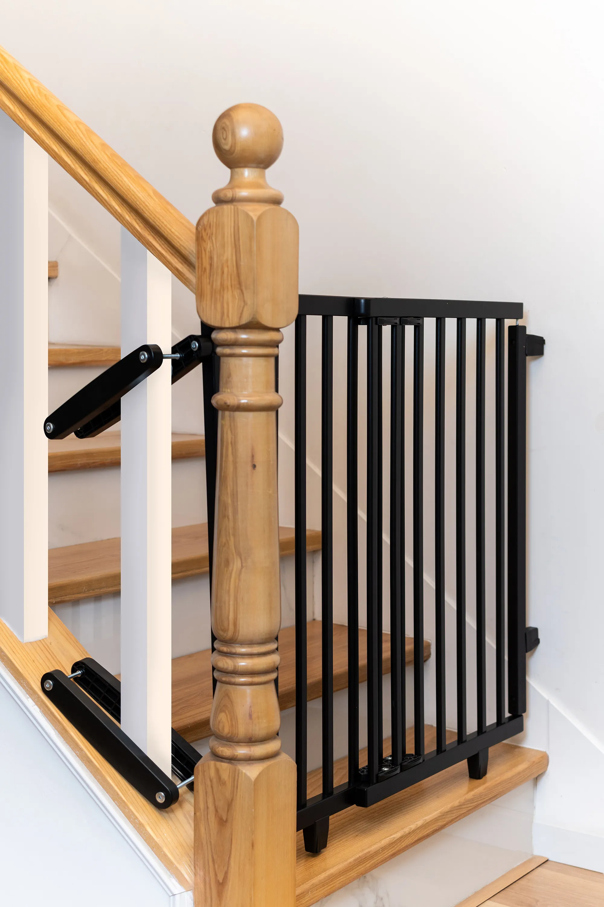 Stair Safety Gate 2733/2735 for openings 67-135cm in wood