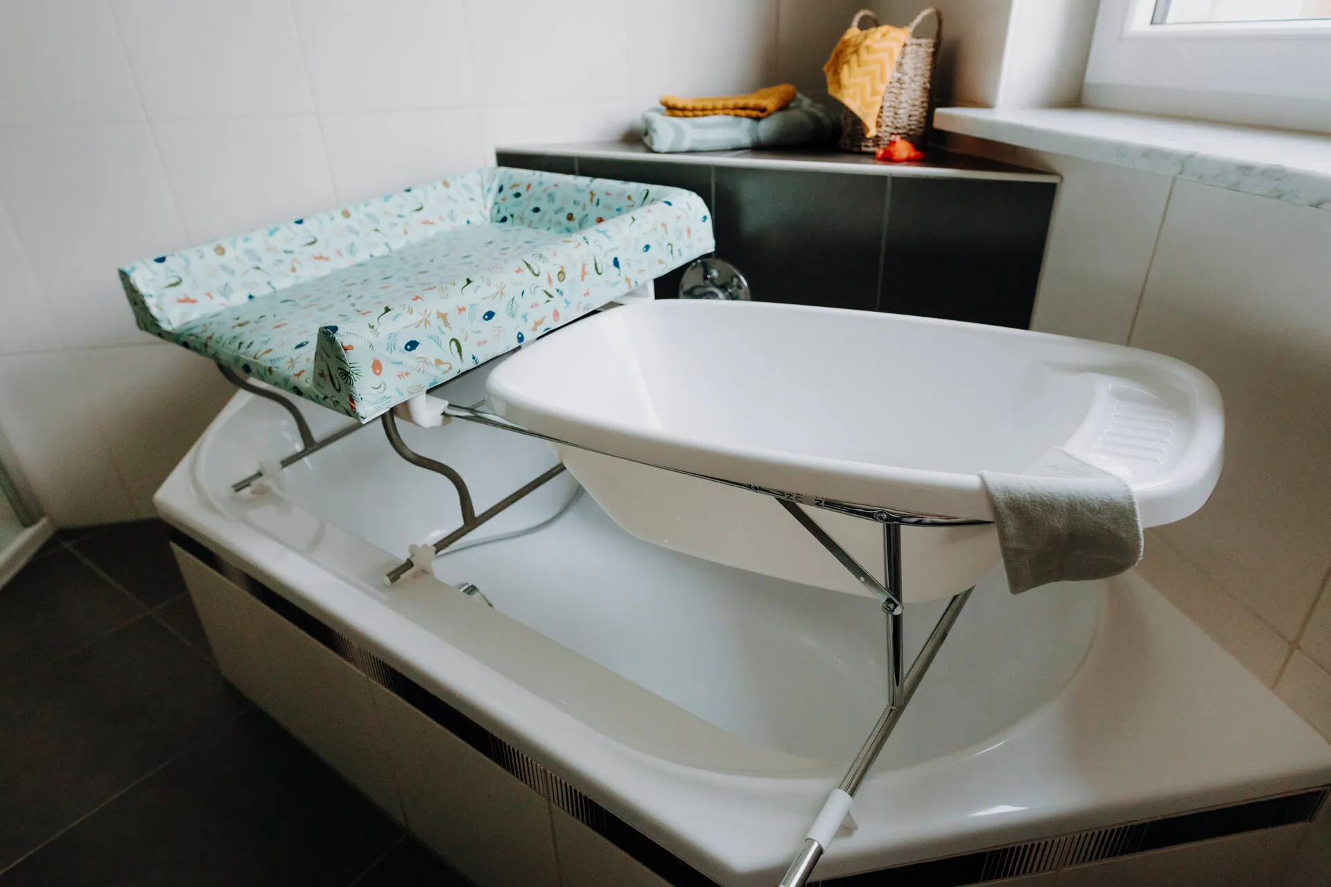 Varix combined bath and changing table solution